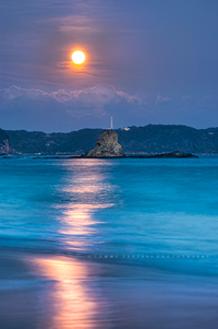 下田・吉佐美大浜の月の出