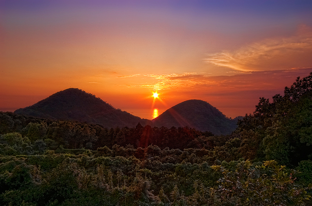 松崎・石部の山から望む夕日